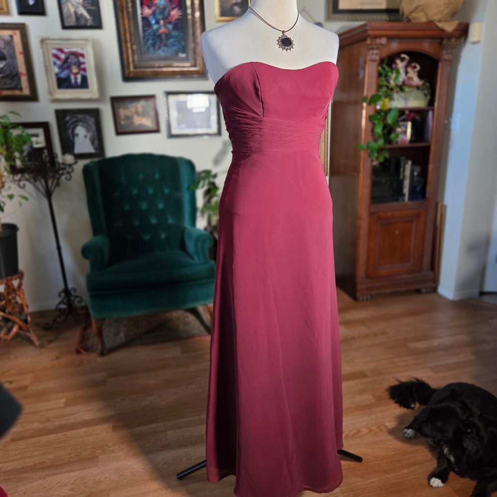 Alfred Angelo Signature Strapless Burgundy‎ Gown Pleated Gown Formal Dress